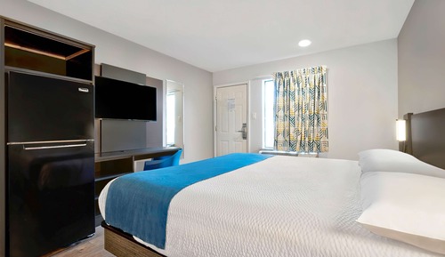 Standard Room, 1 Queen Bed, Accessible, Non Smoking