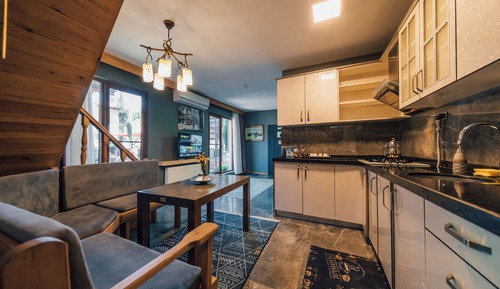 Exclusive Nehir Manzarali, Terasli ve Somineli Villa