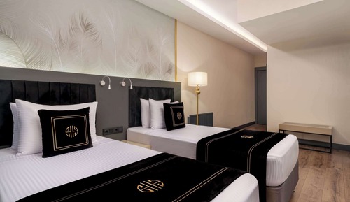 Deluxe Room, Multiple Beds, Non Smoking