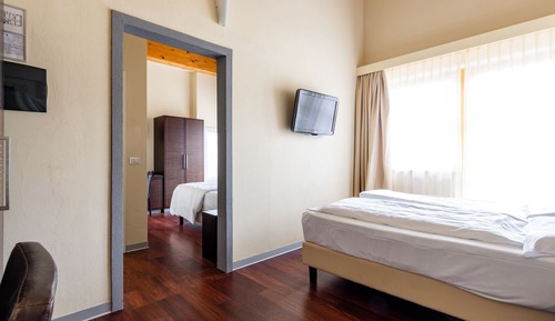 Family Quadruple Room (Connecting)