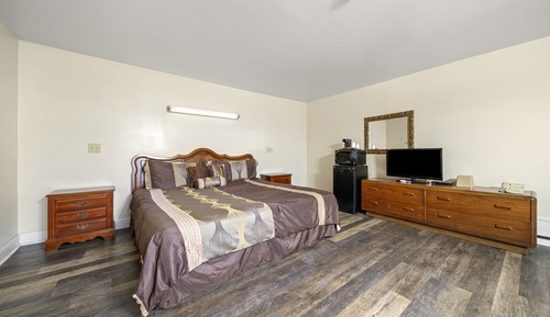 Honeymoon Suite, 1 King Bed, Jetted Tub