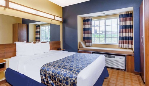 Standard Room, 1 Queen Bed