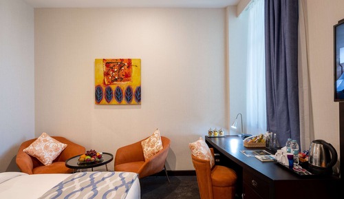 Deluxe Room Queen