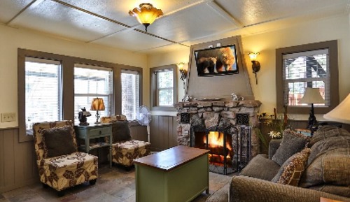 Luxury Cabin, Private Bathroom, Mountain View (024 1B 2Q Outdoor Spa)