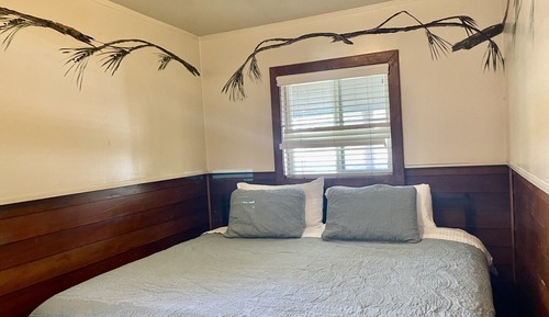 Family Cabin, 2 Bedrooms, Private Bathroom, Mountain View (014 2B 3Q 1 Futon)