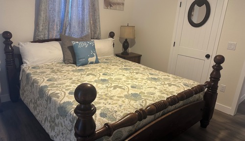 Family Cabin, Private Bathroom, Mountain View (011 1Q 1k 1Trundle Bed)