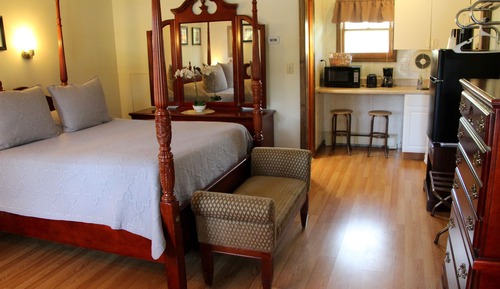 Superior Single Room, Ensuite (12 -Queen Superior suite)