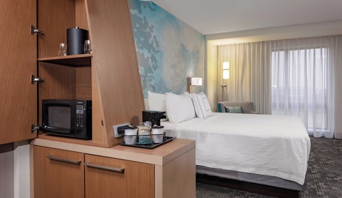 Suite, 1 King Bed with Sofa bed (Mobility Accessible, Tub)