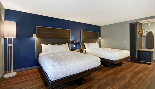 Room, 2 Queen Beds, Accessible (Roll-In Shower)