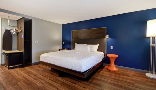 Room, 1 King Bed, Accessible, Bathtub