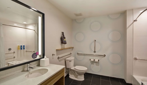 Room, 1 King Bed, Accessible (Hearing)