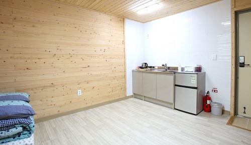 Standard Studio (204)