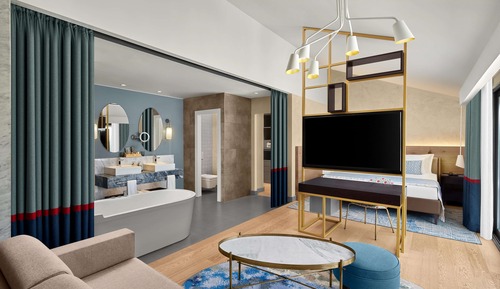 Penthouse, Jetted Tub