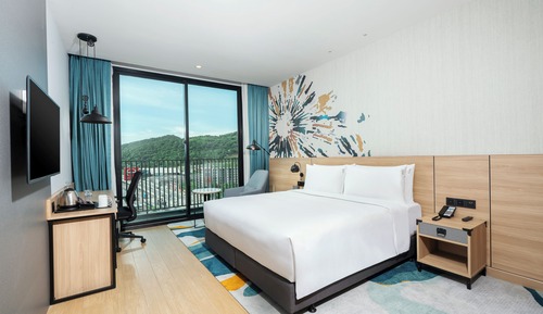 Standard Room, 1 King Bed, Balcony