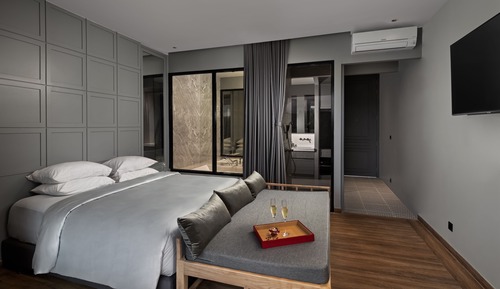 Deluxe Room (Mountain View)