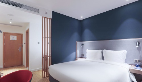 Standard Room, 1 King Bed, No Windows