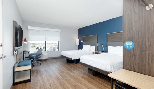 Room, 2 Queen Beds, Accessible (Roll-In Shower, Hearing & Mobility)