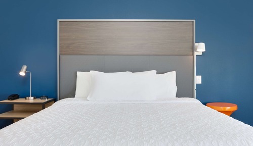 Room, 1 King Bed, Accessible, Bathtub