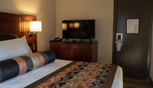 Basic Room, 1 King Bed