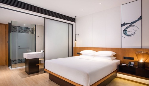 Deluxe Room, 1 King Bed, City View