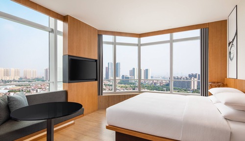 Suite, 1 King Bed, City View