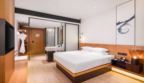 Superior Room, 1 King Bed, City View