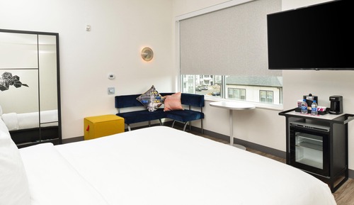 Room, 1 King Bed (Savvy)