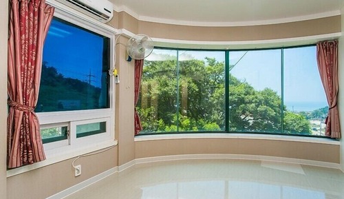 Basic Room (Jeok-Byuk-Kang)