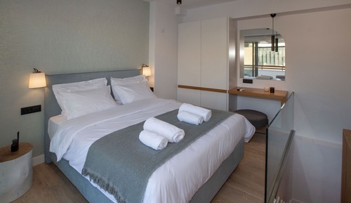 Luxury Penthouse, 1 Bedroom, Jetted Tub, City View (5&6)