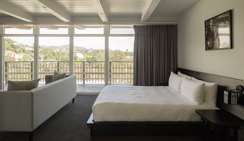 Hollywood Hills City View Suite