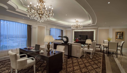 Suite, 1 King Bed (Living, Dining, Meeting)