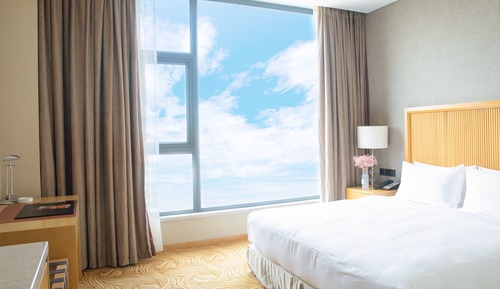 Standard Room, 1 King Bed