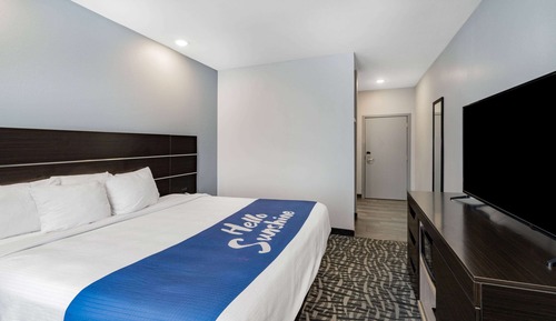 Deluxe Room, 1 King Bed, Accessible, Non Smoking (Mobility)