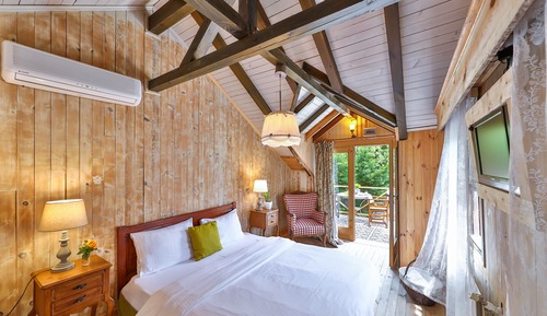 Bungalow with Balcony-King Fisher