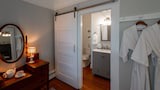 Suite, 1 King Bed (Savannah Suite)