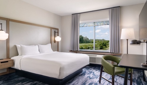 Room, 1 King Bed, Non Smoking (Mobility/Hearing Access, Roll-in Shwr)