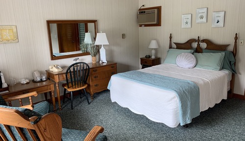 Deluxe Queen with Porch