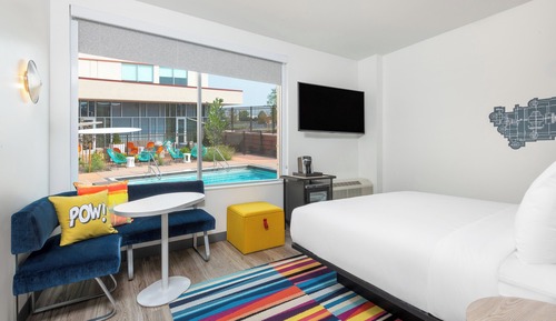 Room, 1 King Bed, Poolside (View)