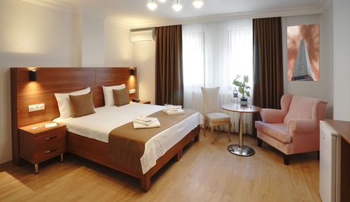 Deluxe Double or Twin Room