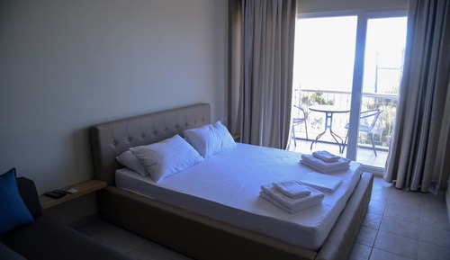 Studio, Sea View
