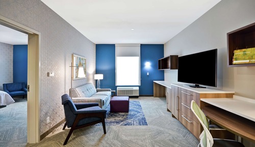 Suite, 1 King Bed, Accessible