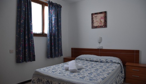 Double Room One Bed, Shared Bathroom