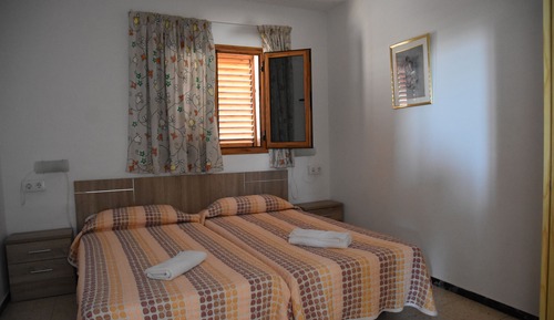 Twin Room, Shared Bathroom