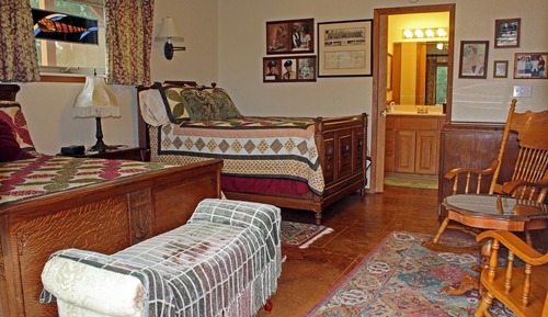 Signature Double Room, 2 Double Beds, Patio, Hill View (Marion)
