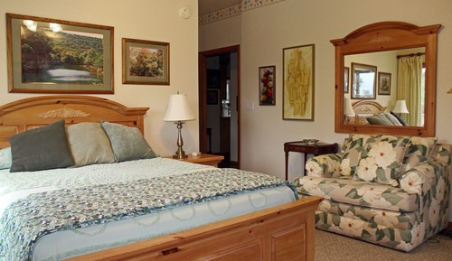Signature Room, 1 Queen Bed, Patio, Hill View (Angellique)