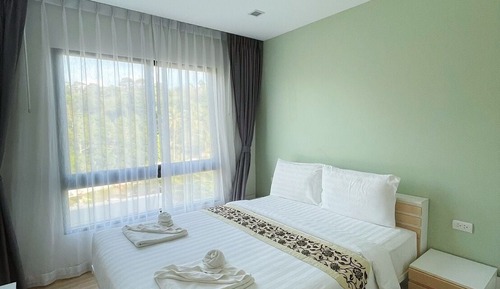 Deluxe One-Bedroom Condo