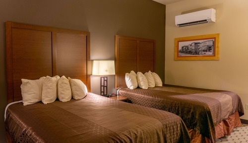 Standard Room, 2 Queen Beds, Poolside