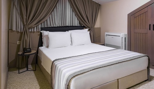 Standard Room, 1 Queen Bed