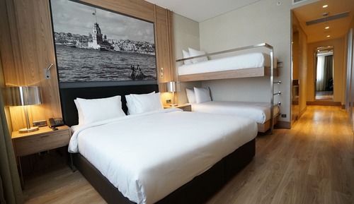 Family Double or Twin Room, Multiple Beds, Non Smoking (TRYP, 1 Queen & 1 Bunk Bed)