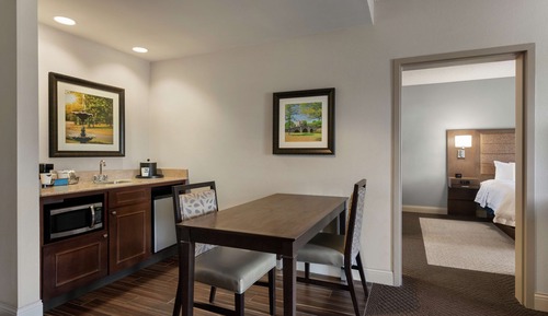 Suite, 1 King Bed, Accessible (Hearing)